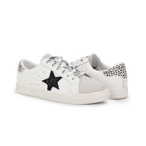 Vintage Havana White Sneakers with Black Star Accent